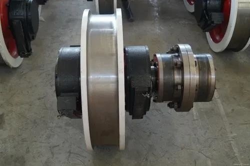Het Blok van staalcrane shaft cast ld wheel voor Luchtkraan wordt geplaatst die