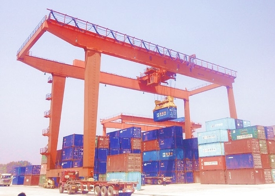 Op rails gemonteerde de Havencontainer Crane Gantry Crane Rail Track van 40T 50T 1835m Spanwijdte