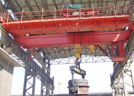 Q345B materiële Gieterijgietlepel Crane Iron Metal Casting Overhead Crane Molten Liquid Steel Ladle