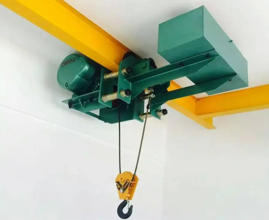 Elektrische takels met lage stahoogte van 10 ton, bevestigd in een Eot-kraan in een doos